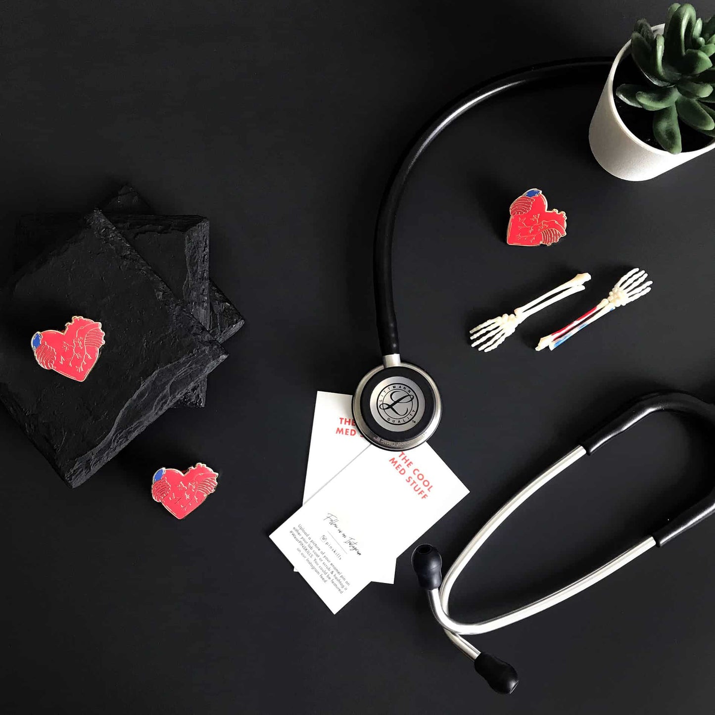 Heart Enamel Pin - PINSKILLS